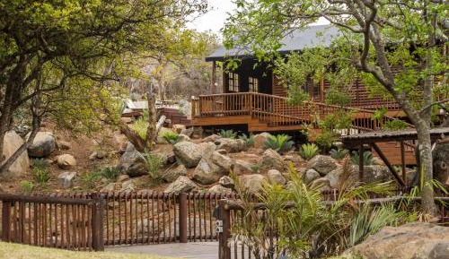 Log Cabin with Outdoor Shower
