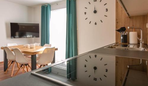 Apartment with Mountain View