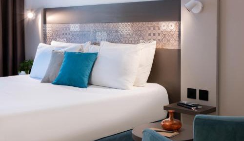 Standard Double or Twin Room with Partial Sea View
