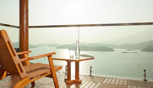 Luxury lake view Villa