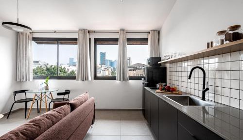 Studio Apartment (Allenby #136 St.)	