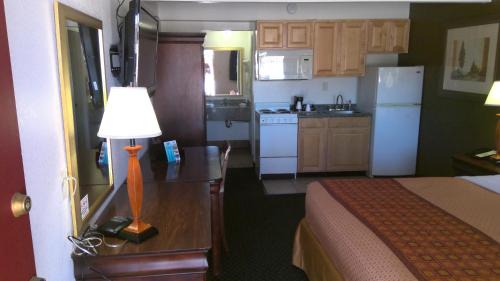 King Room with Kitchen - Non-Smoking