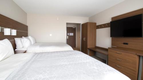 Standard Room with Two Queen Beds