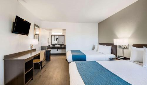 Queen Room with Two Queen Beds - Non-Smoking