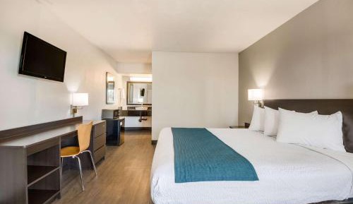 King Room - Disability Access - Non-Smoking