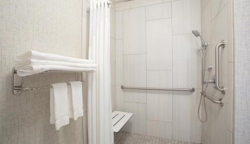 King Room - Mobility Access/Roll in Shower - Non-Smoking