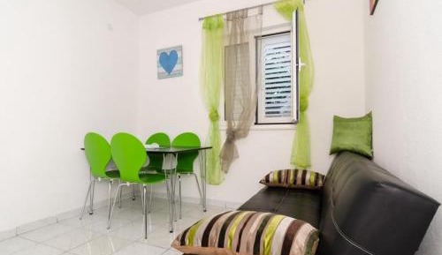 Comfort One Bedroom Apartment with Sea View