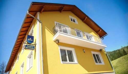 Family Room (2 Adults + 2 Children)