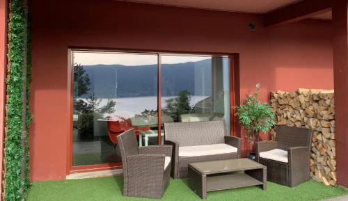 Apartment with Lake View