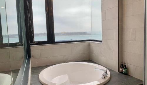 Deluxe Double Room with Bath