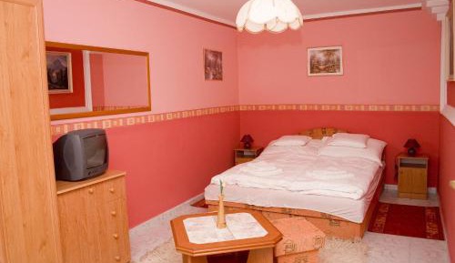 One-Bedroom Apartment (3 Adults)