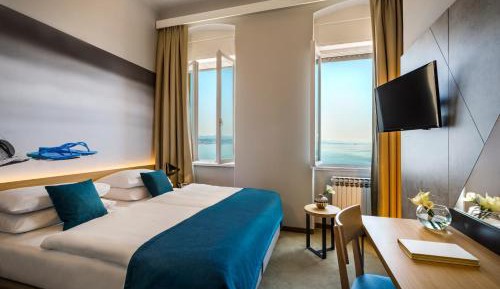 Standard Twin Room with Sea View