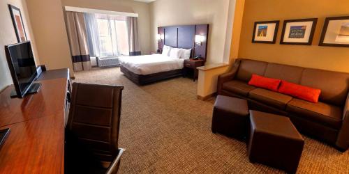 King Suite with Accessible Tub - Accessible/Non-Smoking
