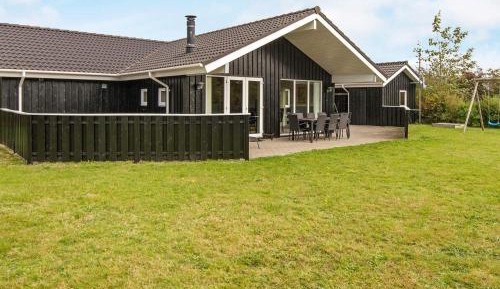 Four-Bedroom Holiday Home