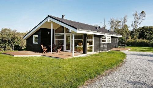 Three-Bedroom Holiday Home 