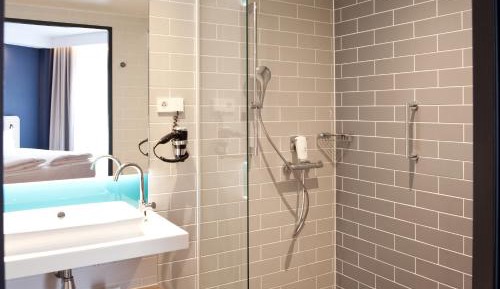 Standard Queen Room with Sofa Bed - Non-Smoking