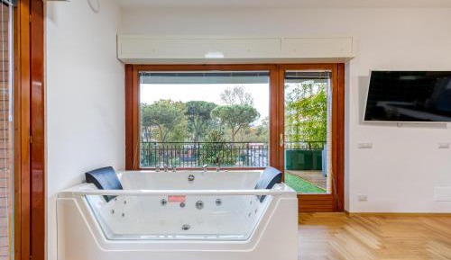 Deluxe Apartment with Hot Tub