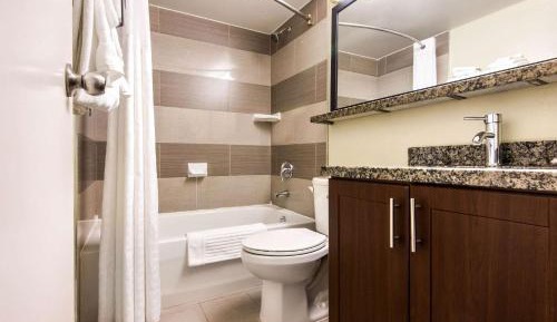 Quadruple Room with Two Queen Beds - Non Smoking/Upper floor