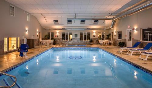 Deluxe Queen Suite
