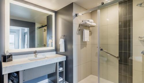 One-Bedroom King Suite