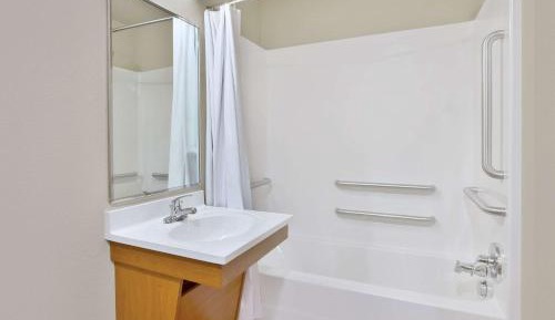 Standard Double Room with Tub - Disability Access/Non-Smoking