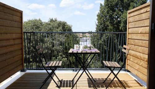 Apartment with Garden View