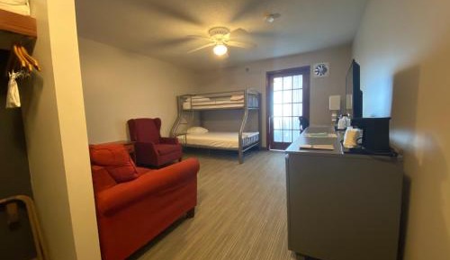 Premium King Suite with Bunk Beds - Non-Smoking