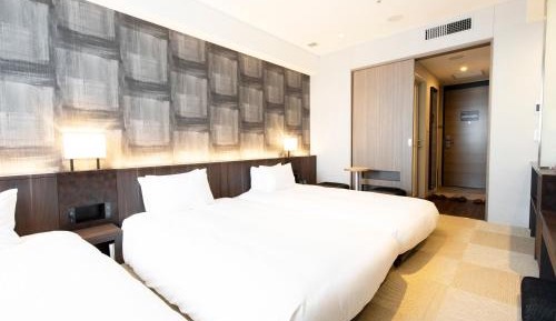 Corner Triple Room