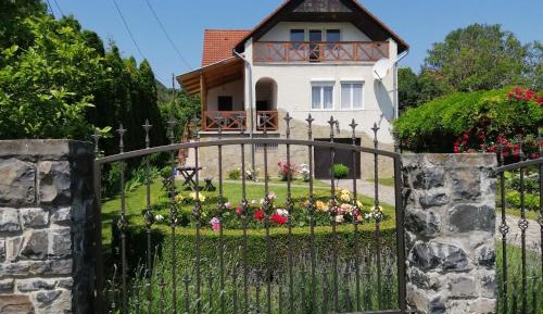Apartment with Lake View