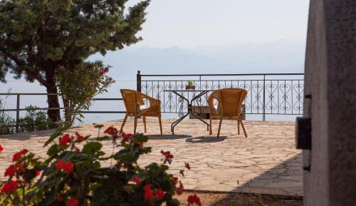 One-Bedroom Villa with Garden or Side Sea View