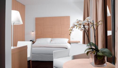 Deluxe Suite with Balcony