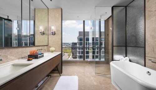 One-Bedroom King Suite