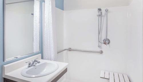 Queen Room with Two Queen Beds - Accessible/Non-Smoking 