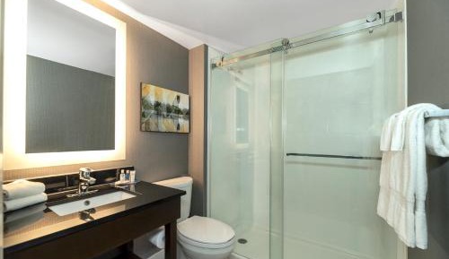 Deluxe Room with Two Queen Beds - Ground Floor