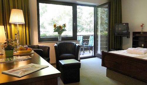 Single Room for Craftsmen with Balcony