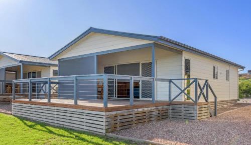 Deluxe 2 Bedroom Cabin - Sleeps 6