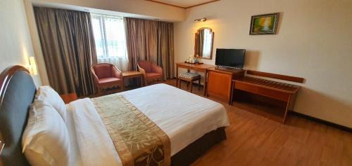 Standard Queen Room