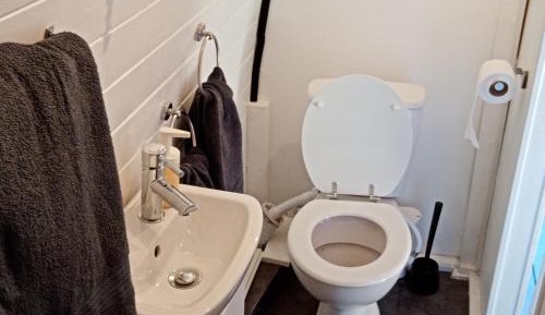 Twin Room with Shower