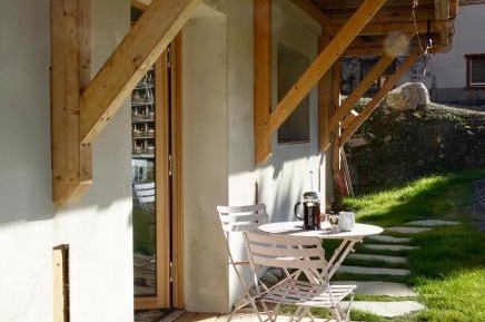 Apartment with Mountain View