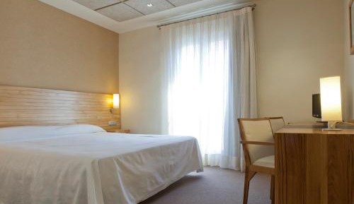 Family Room (2 Adults + 2 Children)