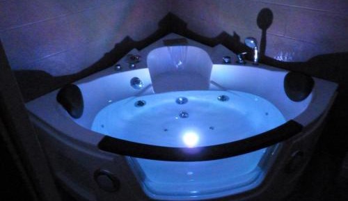 Studio with Spa Bath