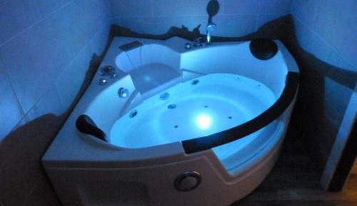 Studio with Spa Bath