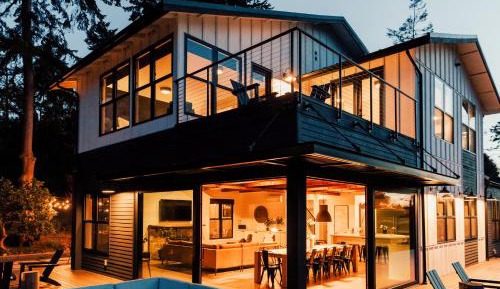 Six Bedroom Holiday Home