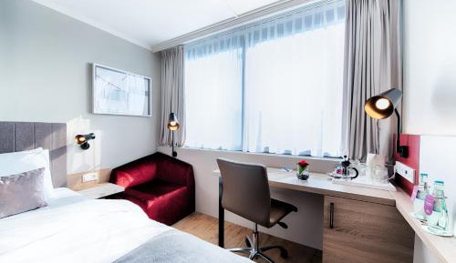 Standard Queen Room