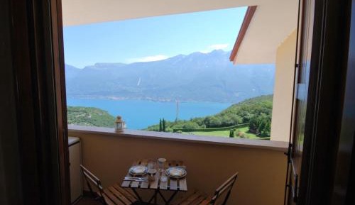 Apartment with Lake View