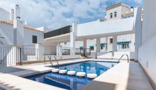 Apartment with Pool View 