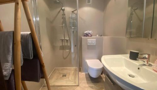 Apartment with Mountain View