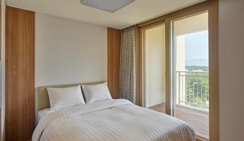 WEST Tower Suite A - Double (With Kitchenette)