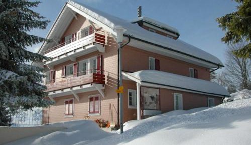 Apartment with Mountain View