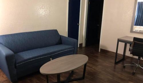Deluxe King Suite